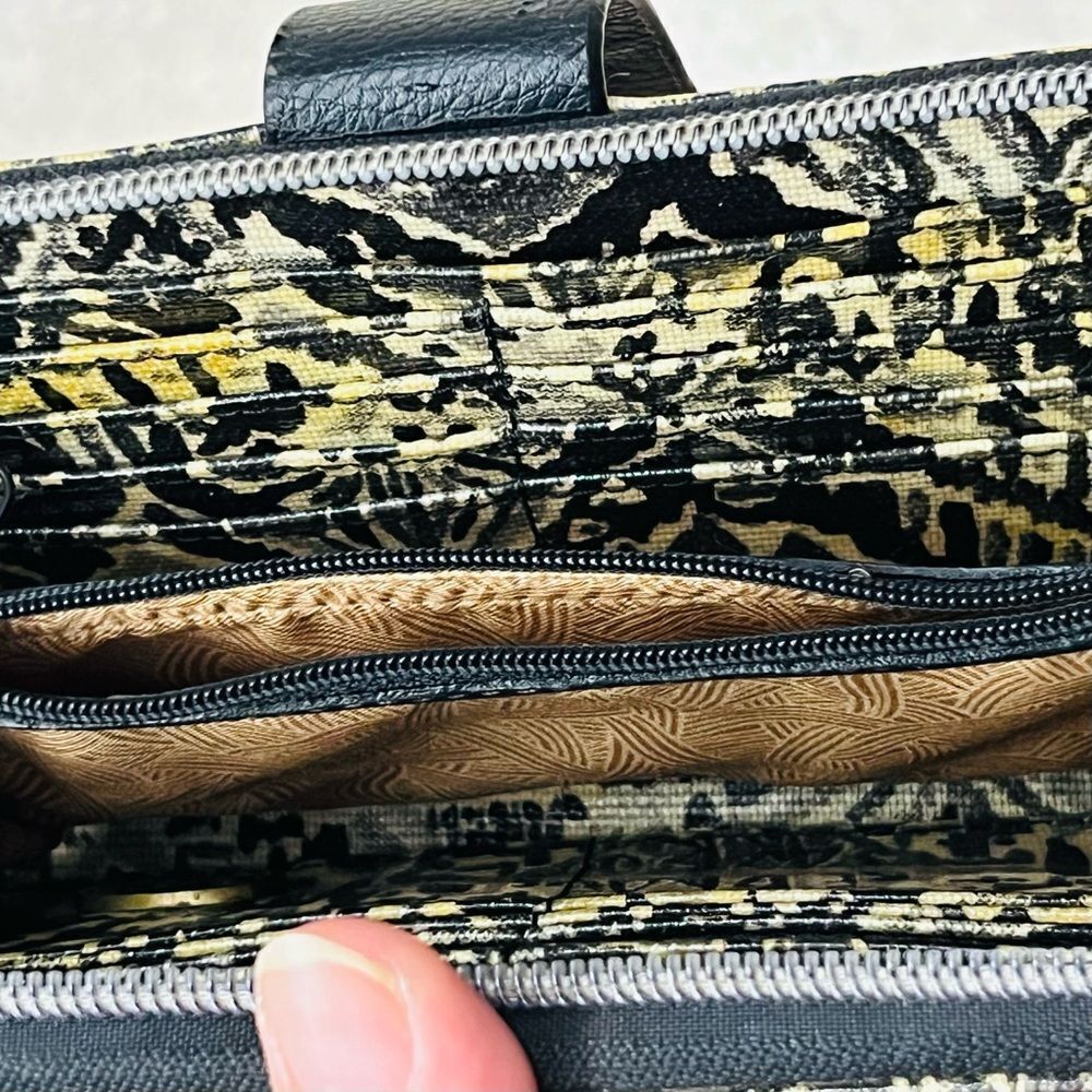 The Sak Sakroots Artists Black Tan Wallet Smartphone Crossbody Bag - Picture 9 of 11